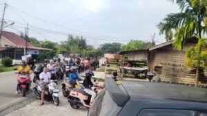 ratusan-kendaraan-bermotor-mengantre-untuk-mendapatkan-bbm-jenis-pertalite-di-spbu-jalan-bantan-desa-senggoro-kecamatan-bengkalis-kamis-242026-sore-abu-kasimriau-pos-82g1l